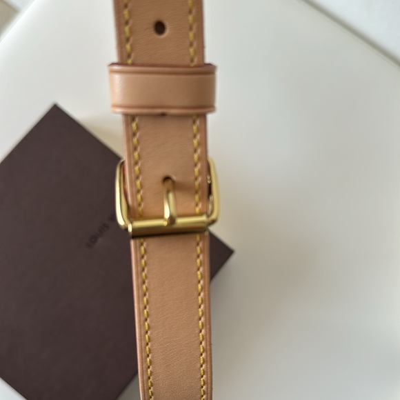 Louis Vuitton Shoulder Strap with Box *LIKE NEW* - Picture 3 of 5